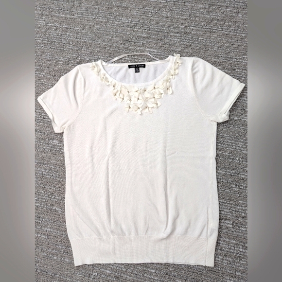 🎈Cable & Gauge Pearl White Sweater With Flower Appliques Around Neckline - Picture 1 of 4